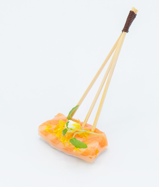 Petit four au saumon fumé proposé lors des cocktails traiteur Maison Grillon