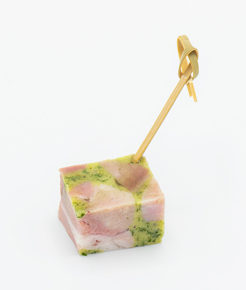 Petit four de charcuterie salée réalisé par le traiteur Maison Grillon